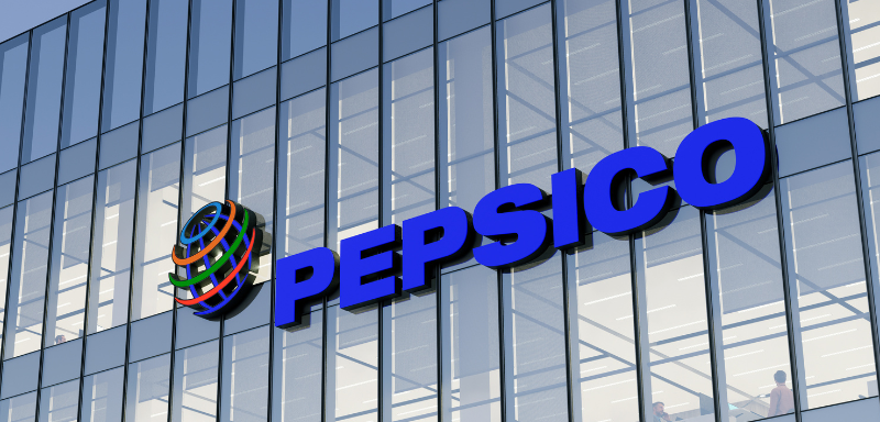 Logo da PepsiCo, em frente a empresa.