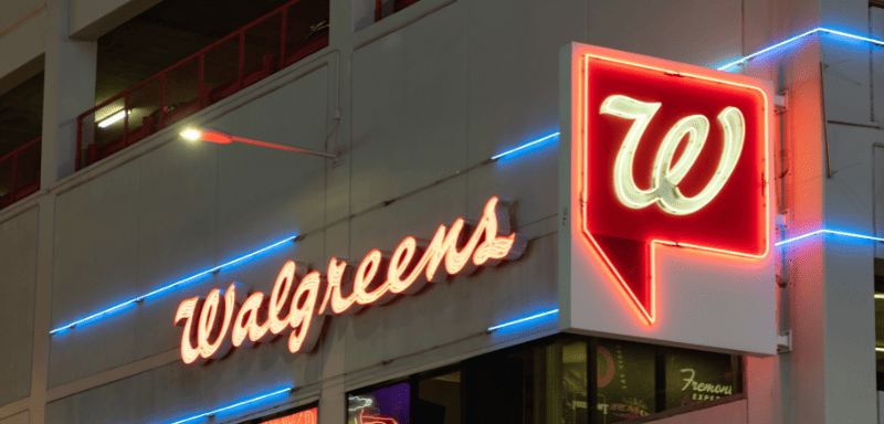 Fachada da Walgreens em neon.